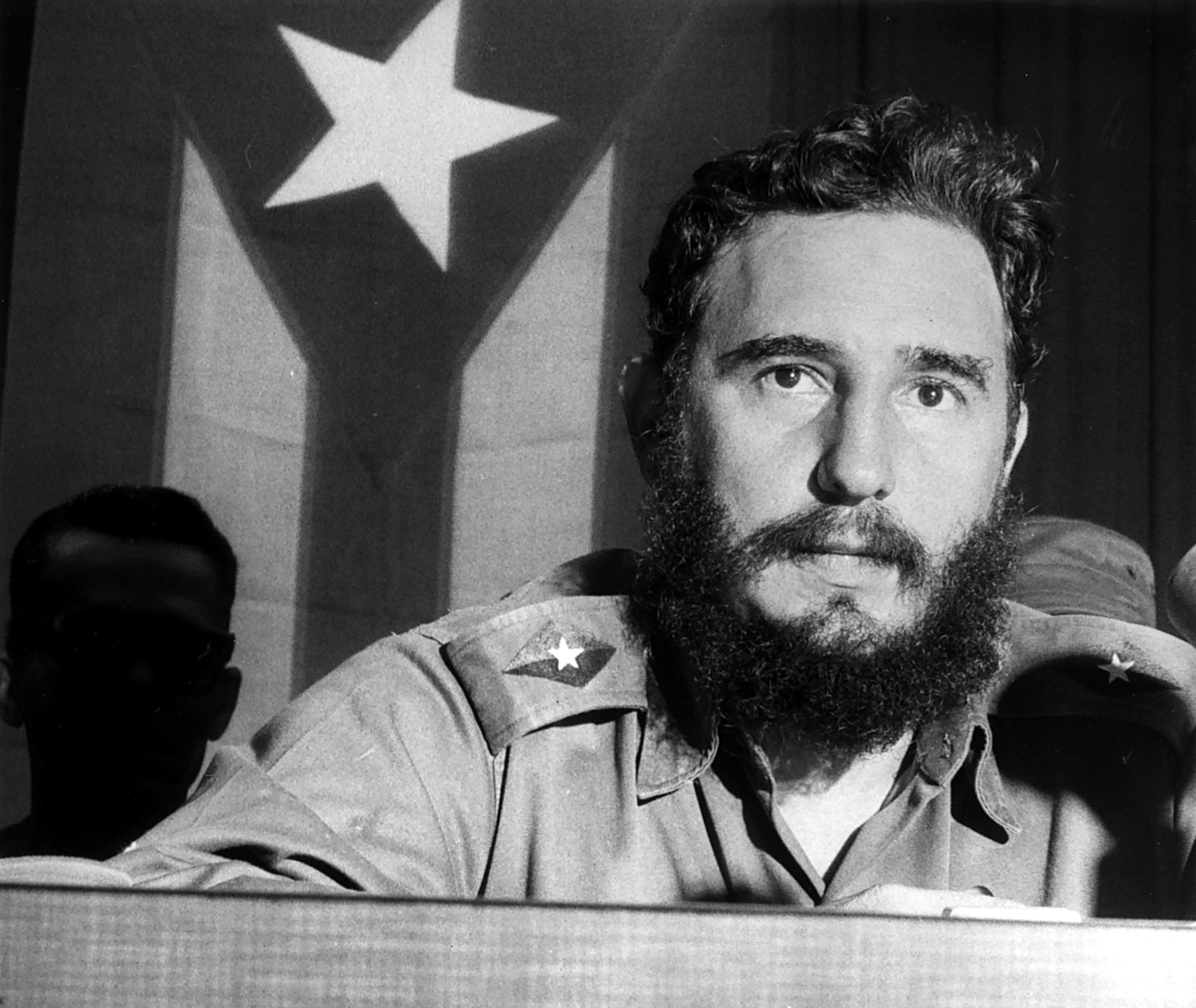 Fidel Kastırıyor